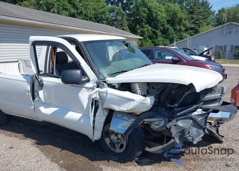 2004 Chevrolet Silverado 1500 Work Truck z USA, uszkodzony, nr VIN 1GCEC14X64Z315932